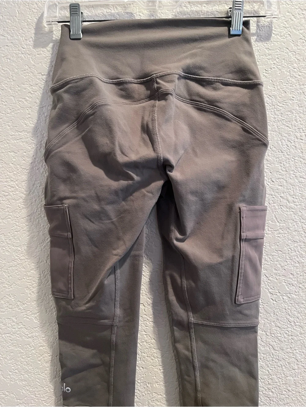 Alo Yoga Size Extra Small High Waisted Cargo Leggings - Olive Branch
